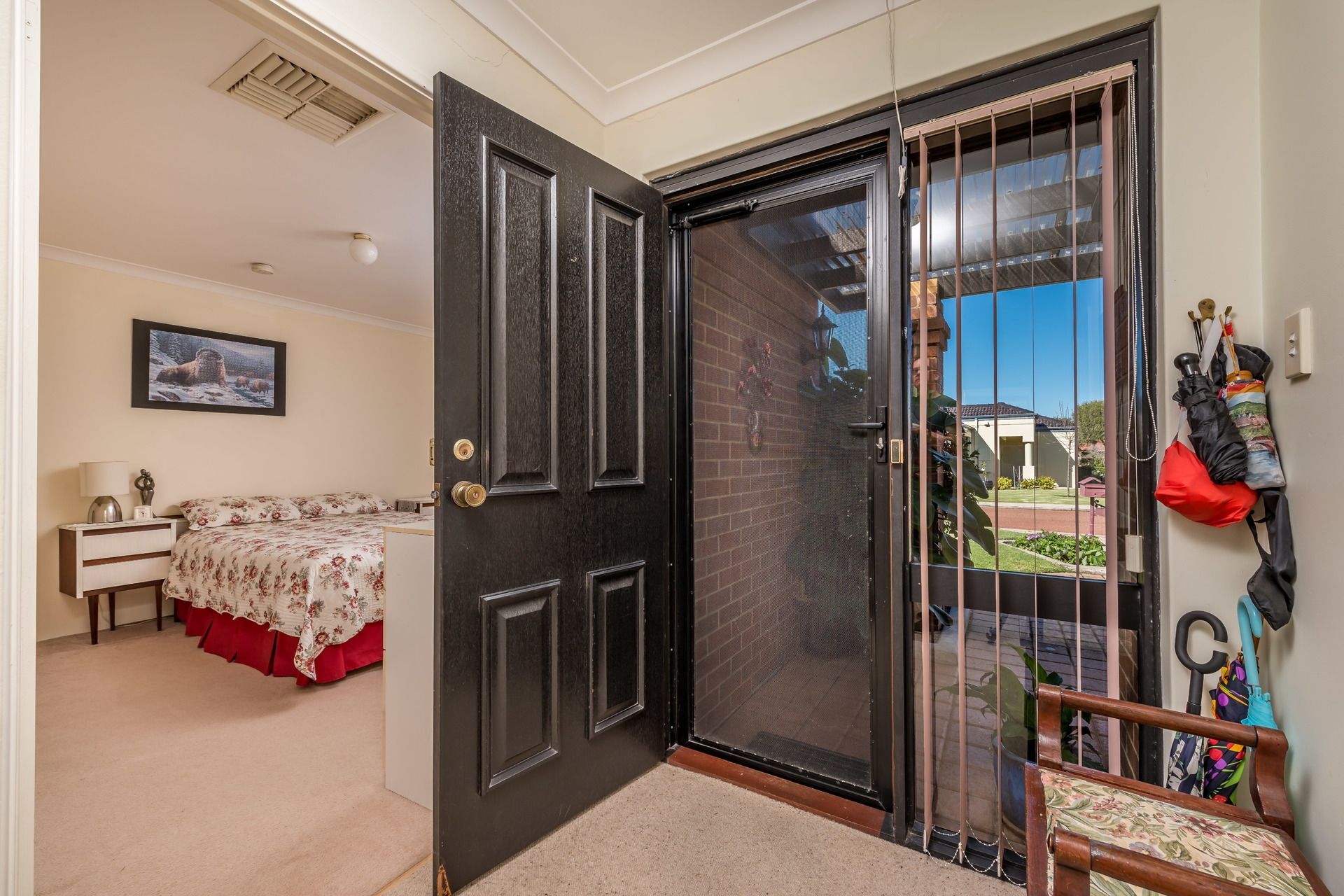14 Lake Edge Court, Gwelup - Thumbnail 3