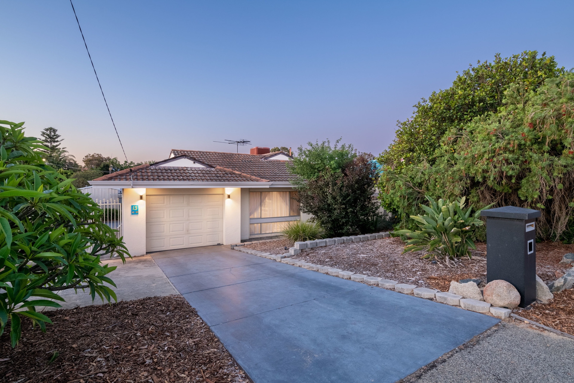 13 Leschenaultia Street, Greenwood - Thumbnail 2