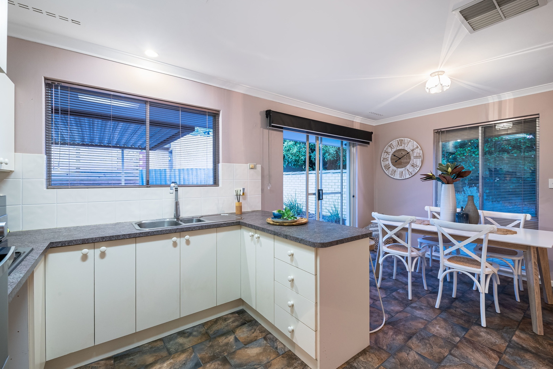 13 Leschenaultia Street, Greenwood - Thumbnail 6