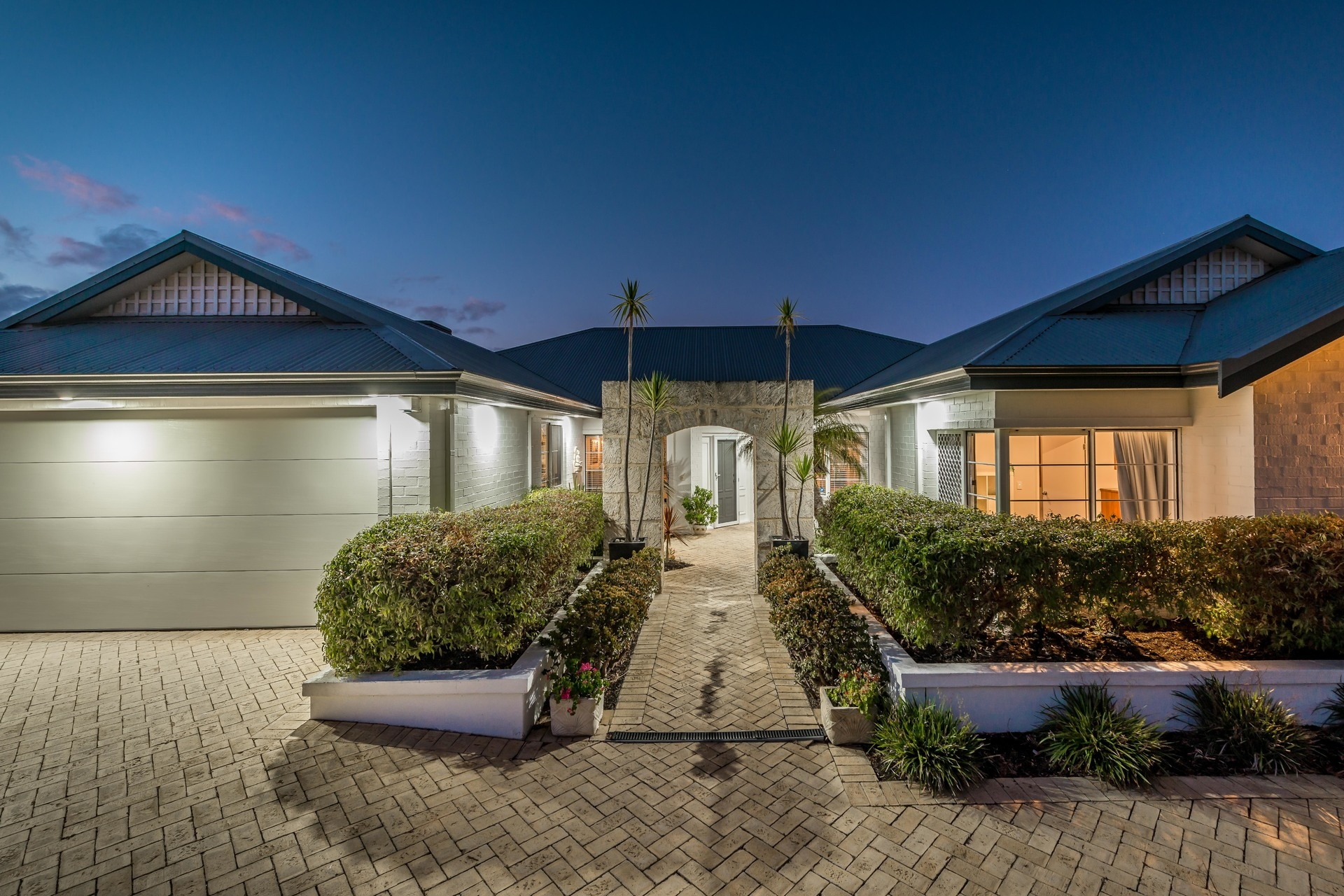 52 Stillwater Way, Edgewater - Thumbnail 2