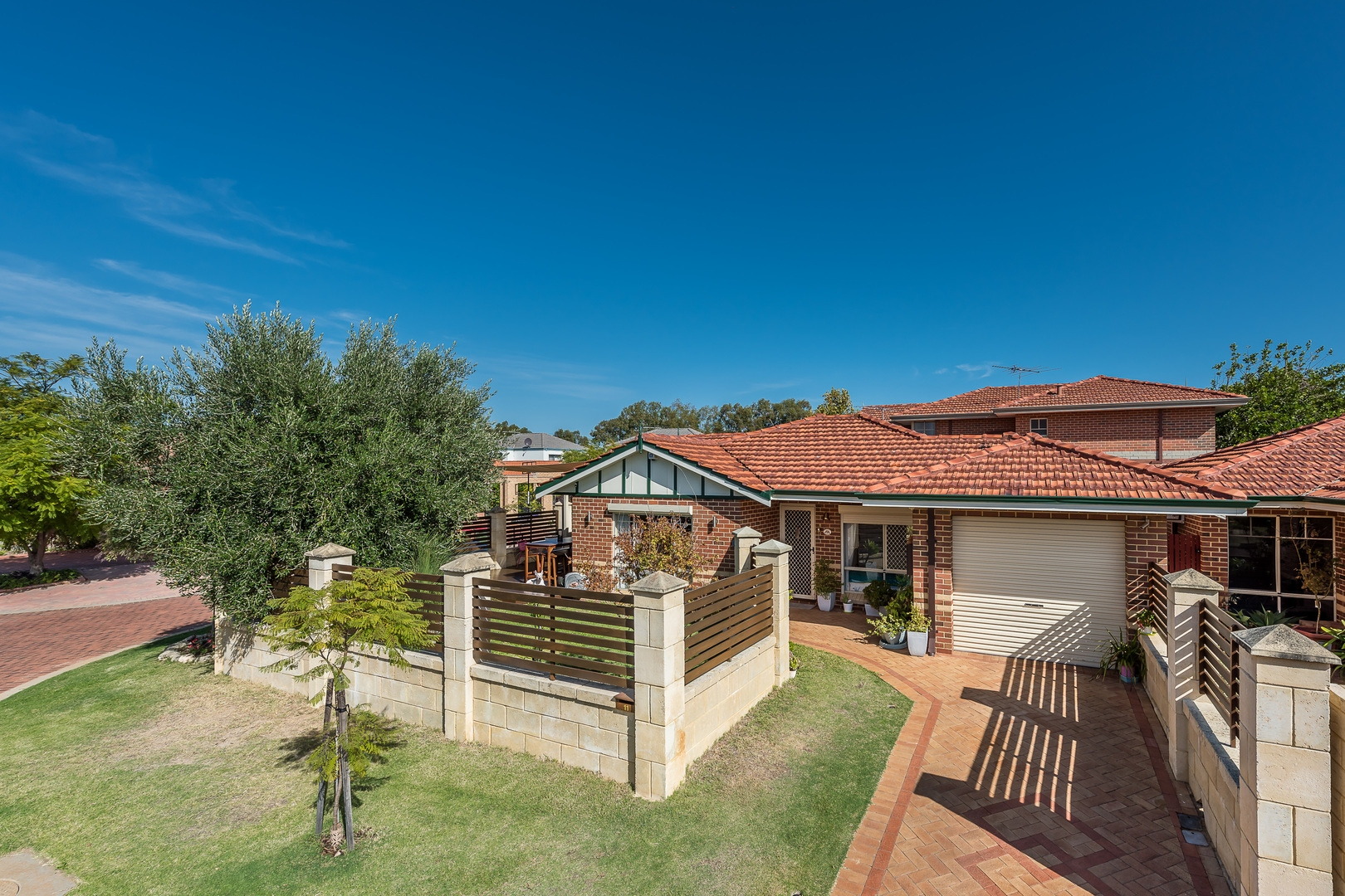 11 Waterside Crescent, Gwelup - Thumbnail 2