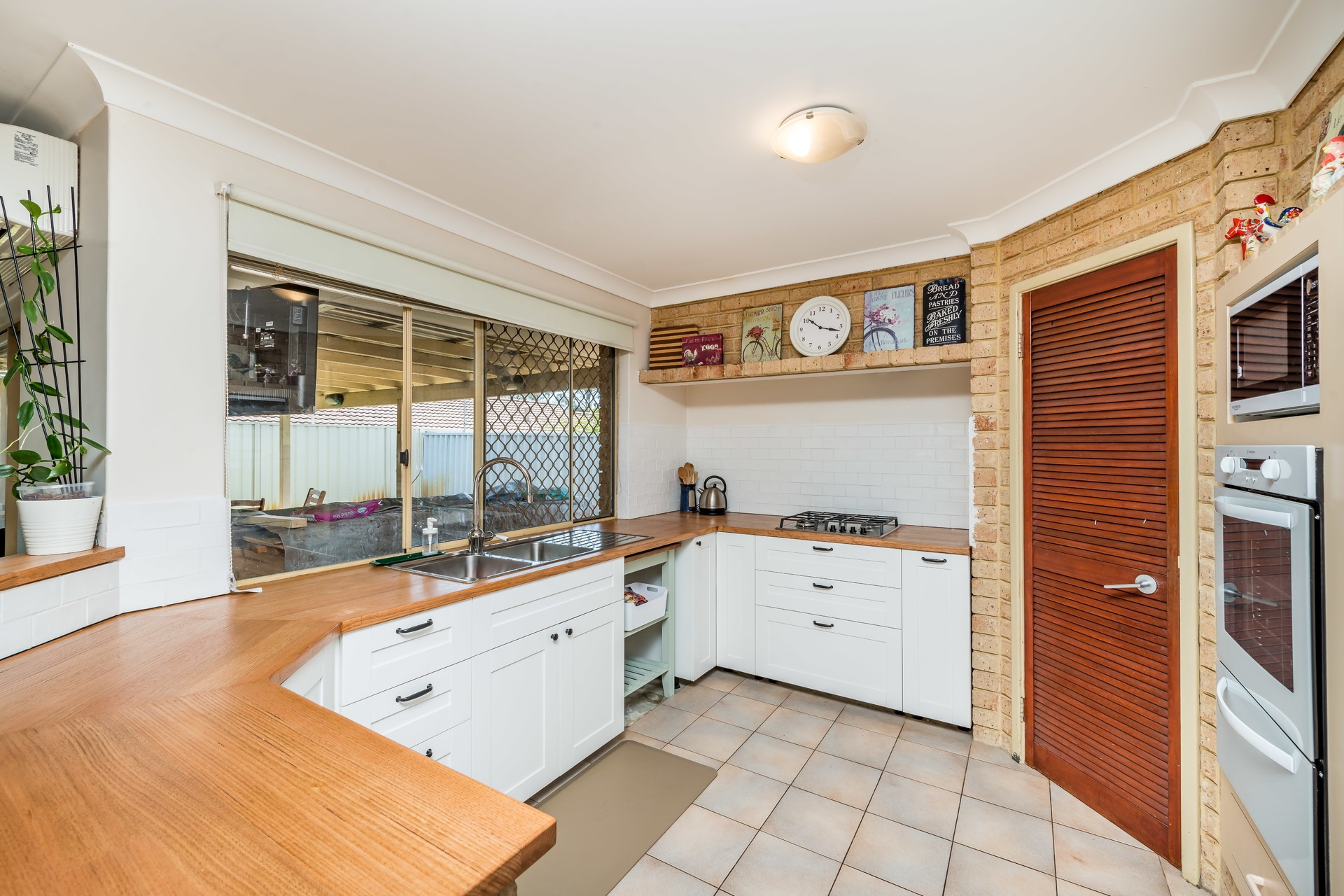 127  Camarino Drive, Woodvale - Thumbnail 3