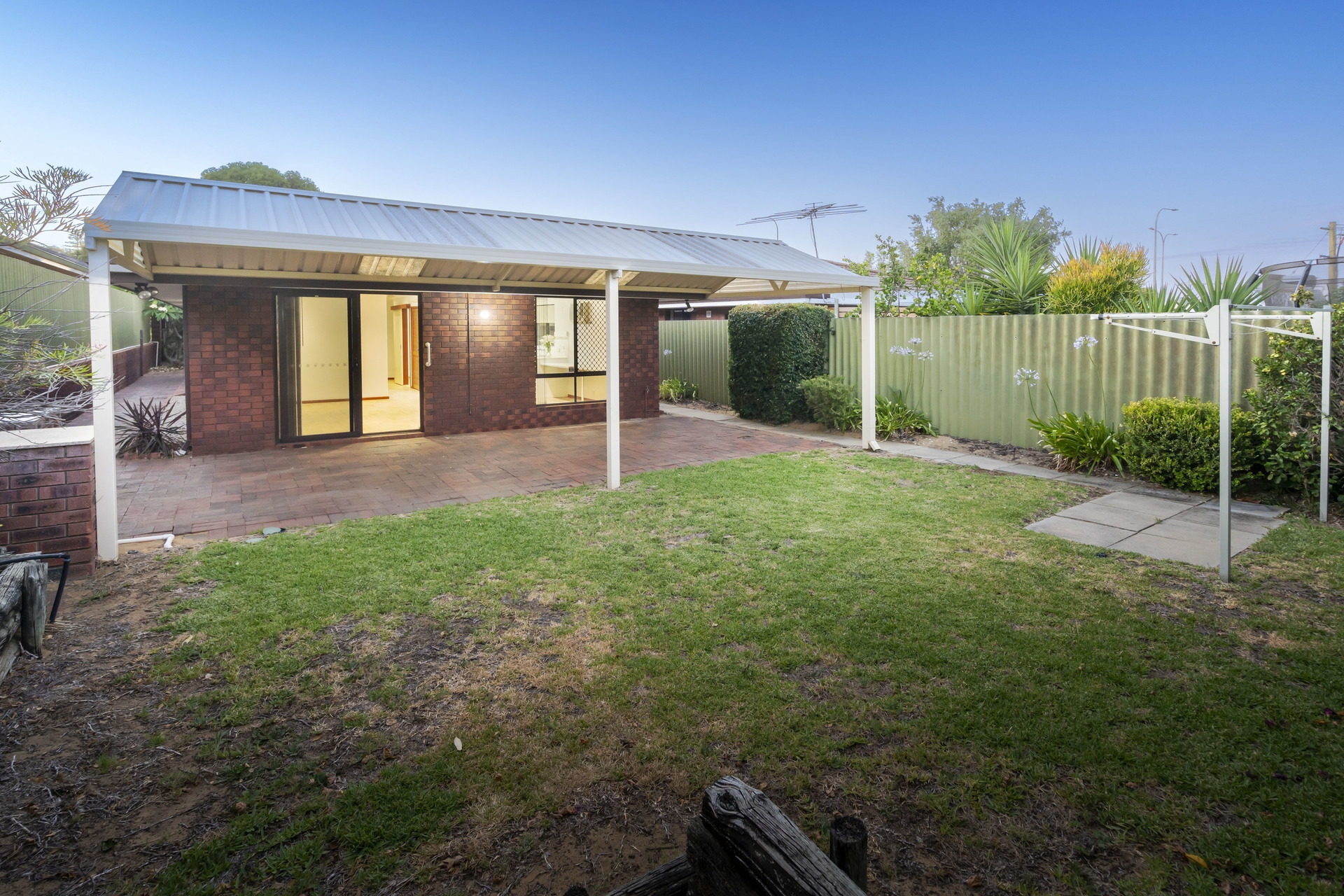 98A Huntriss Road, Innaloo - Thumbnail 2