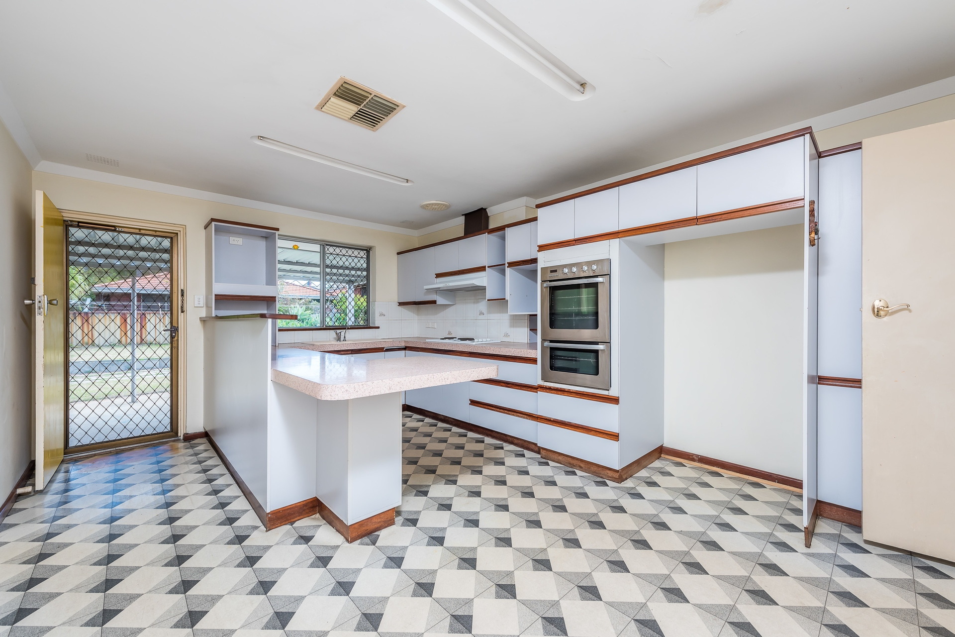 6 Byfleet Street, Morley - Thumbnail 8