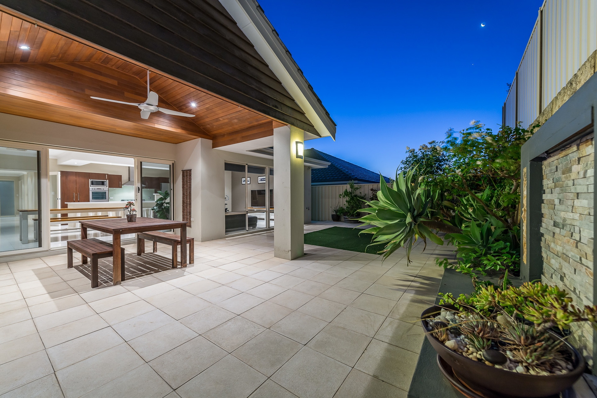 2 Baird Way, Tapping - Thumbnail 2