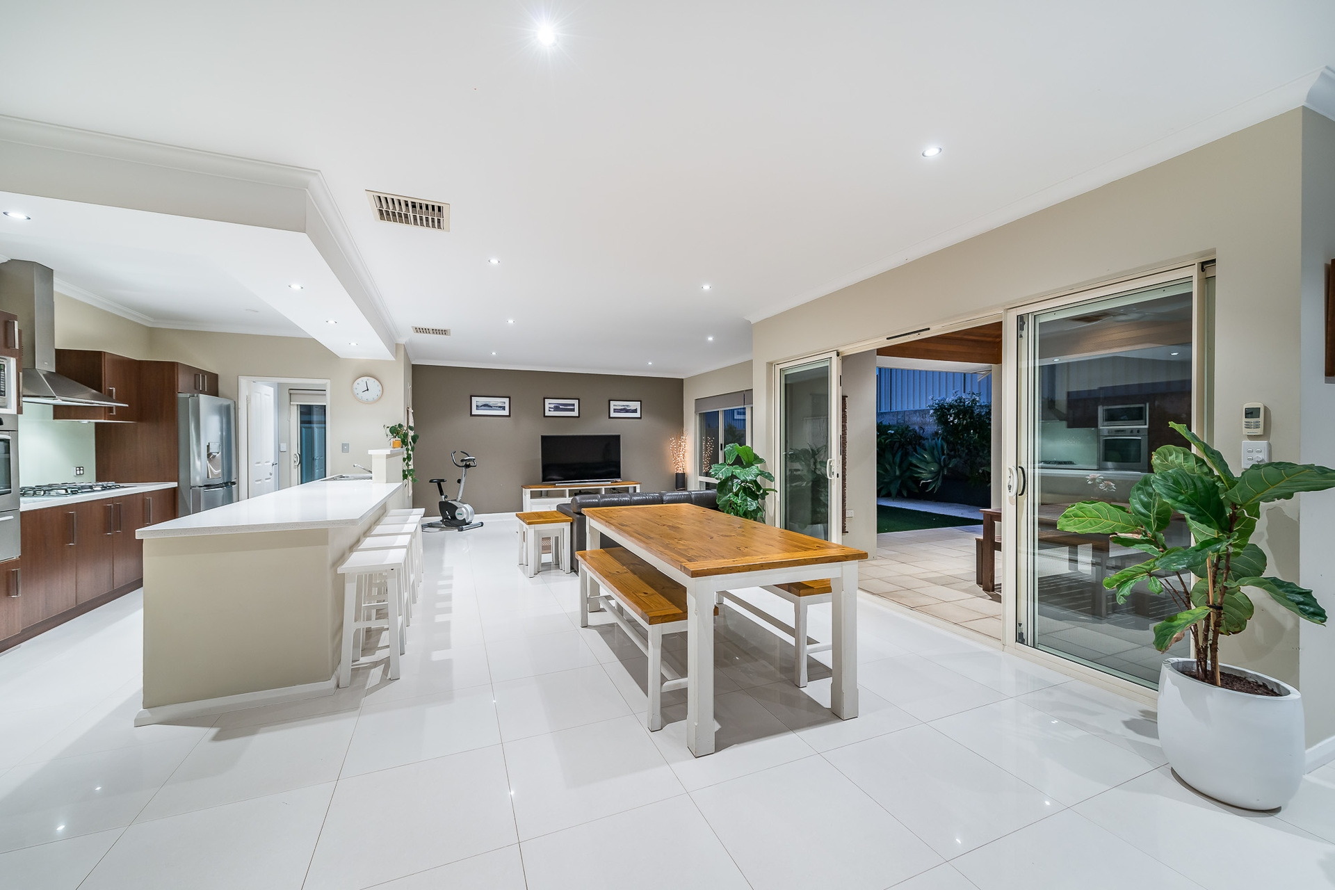 House Sold 2 Baird Way, Tapping