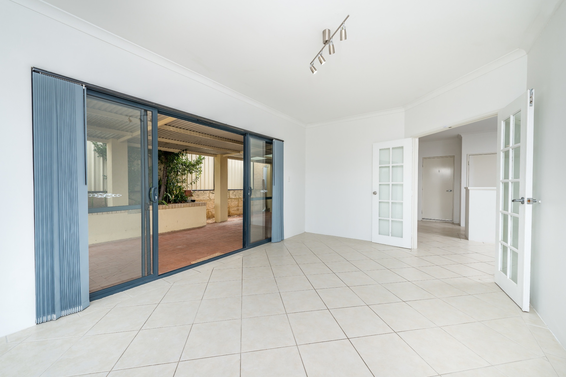25  Longleaf Drive, Clarkson - Thumbnail 5