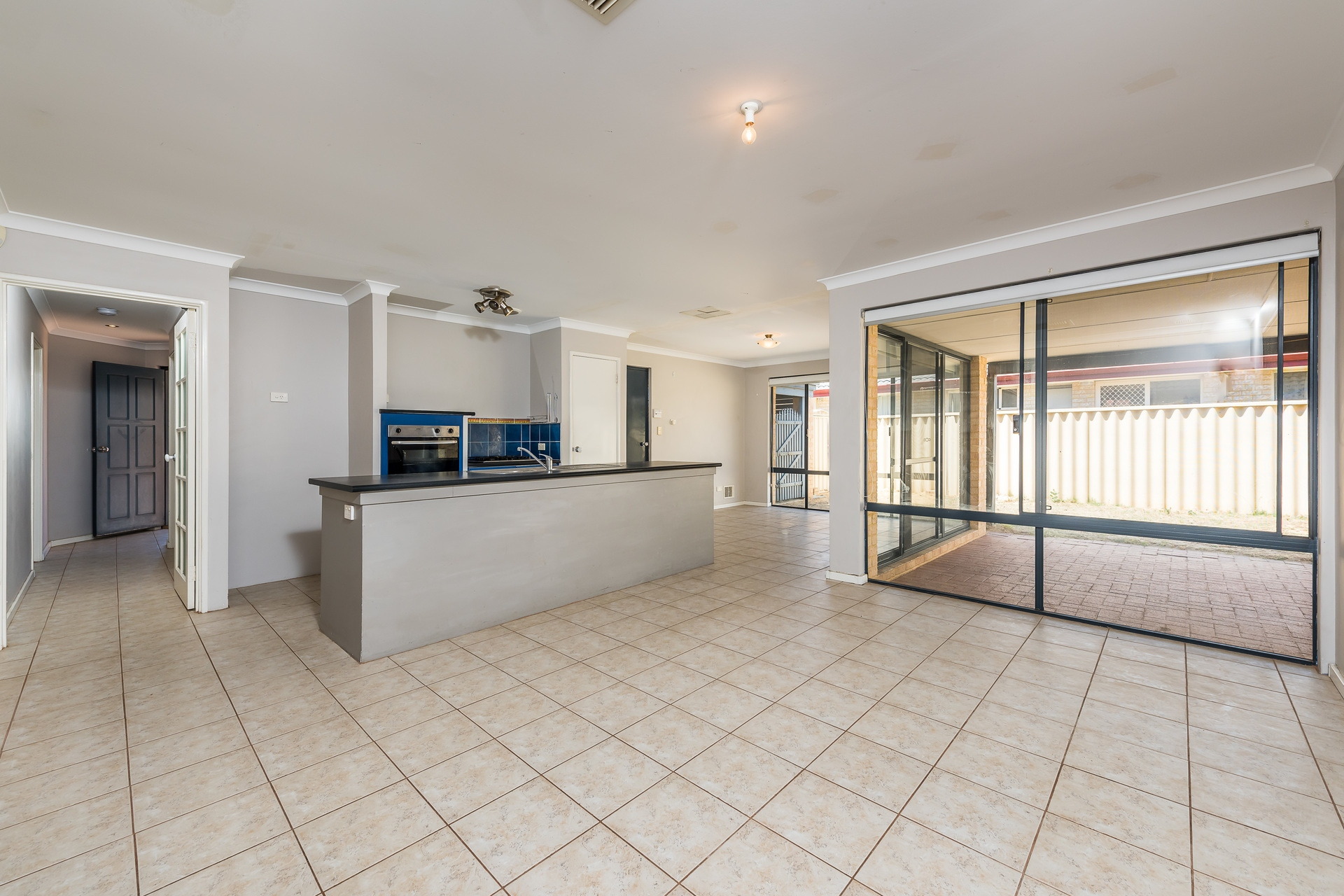 4 Woodstock Way, Butler - Thumbnail 2