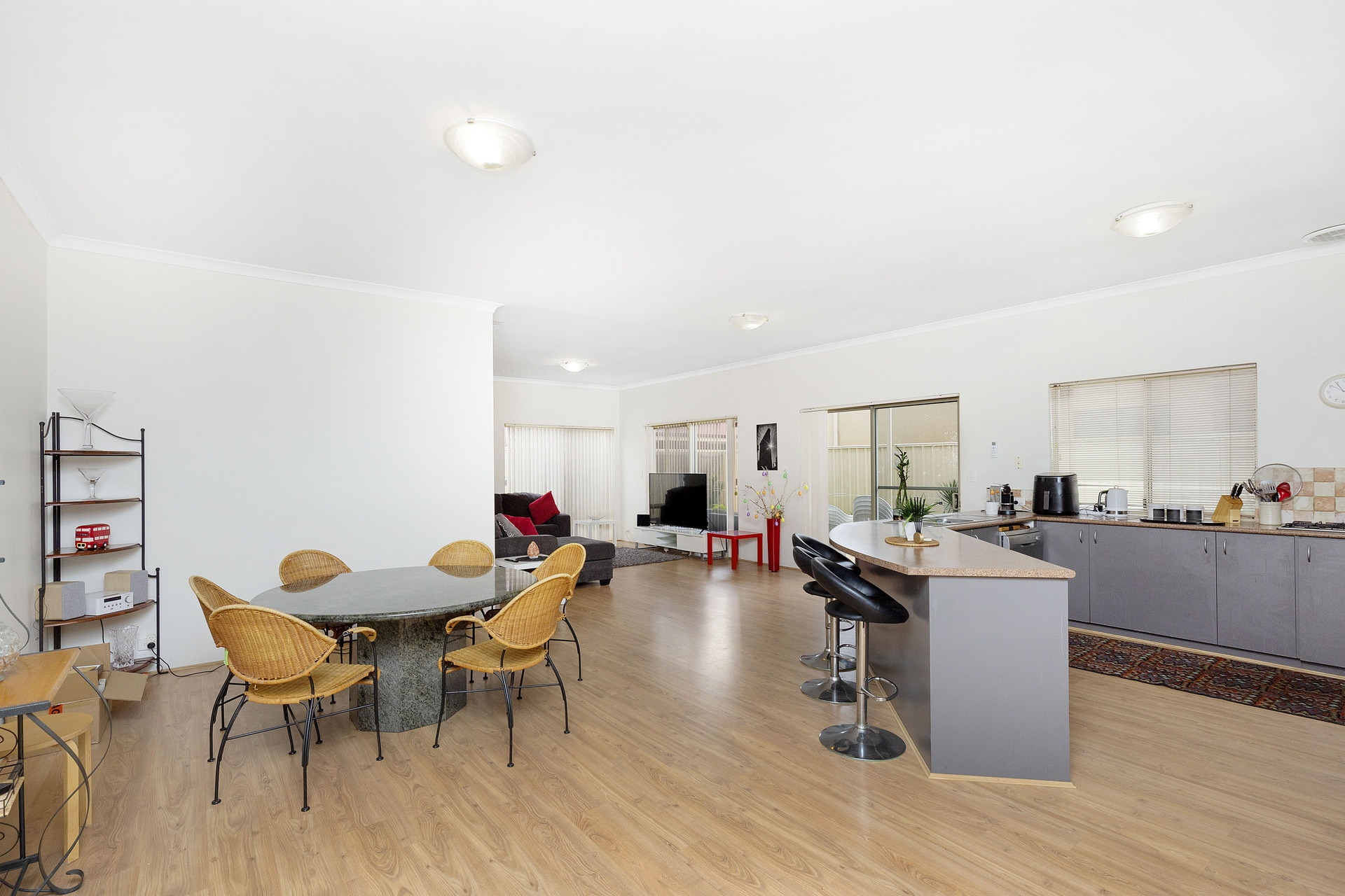 9 Elyard Crescent, Stirling - Thumbnail 2