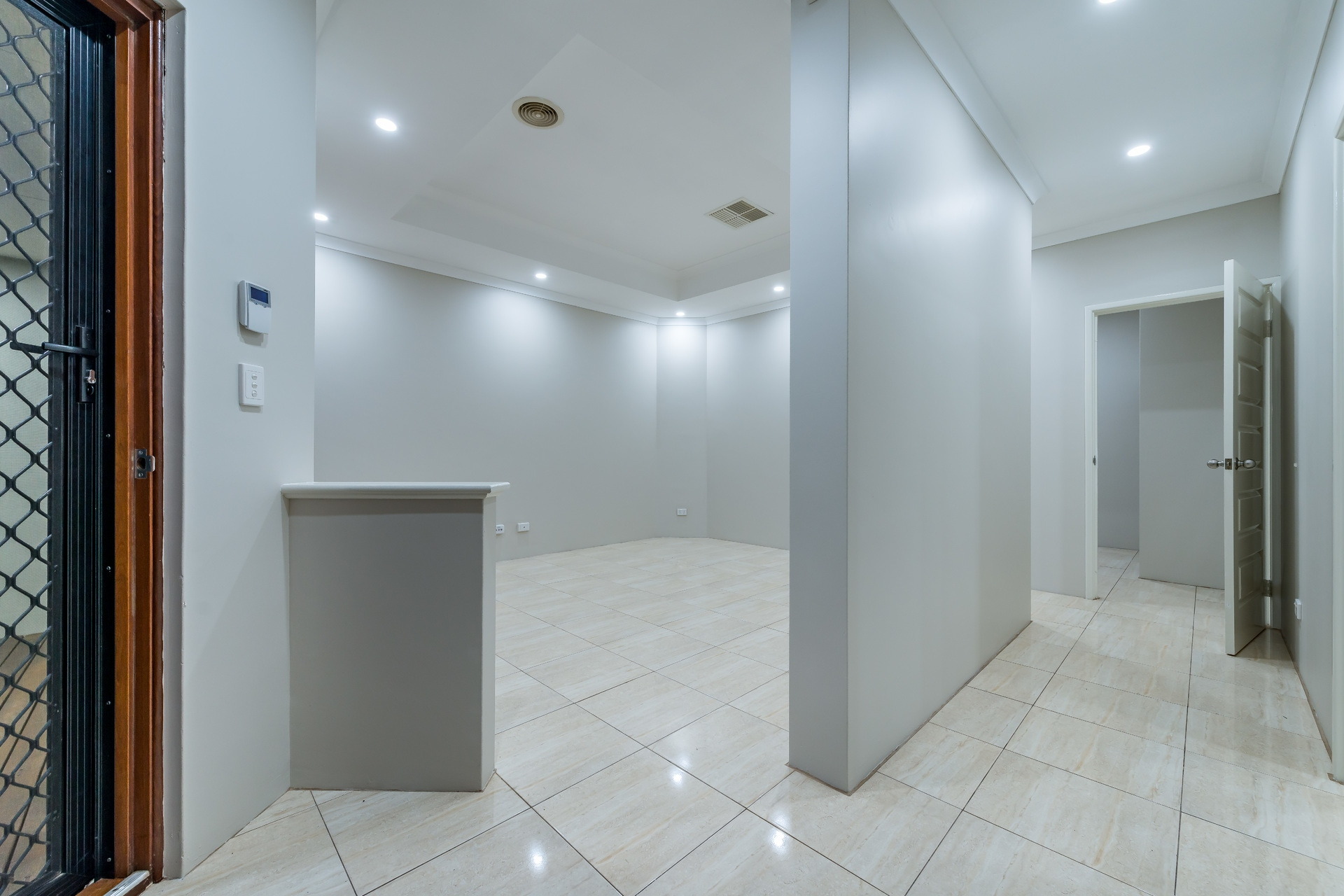 5  Farnell Lane, Aveley - Thumbnail 7