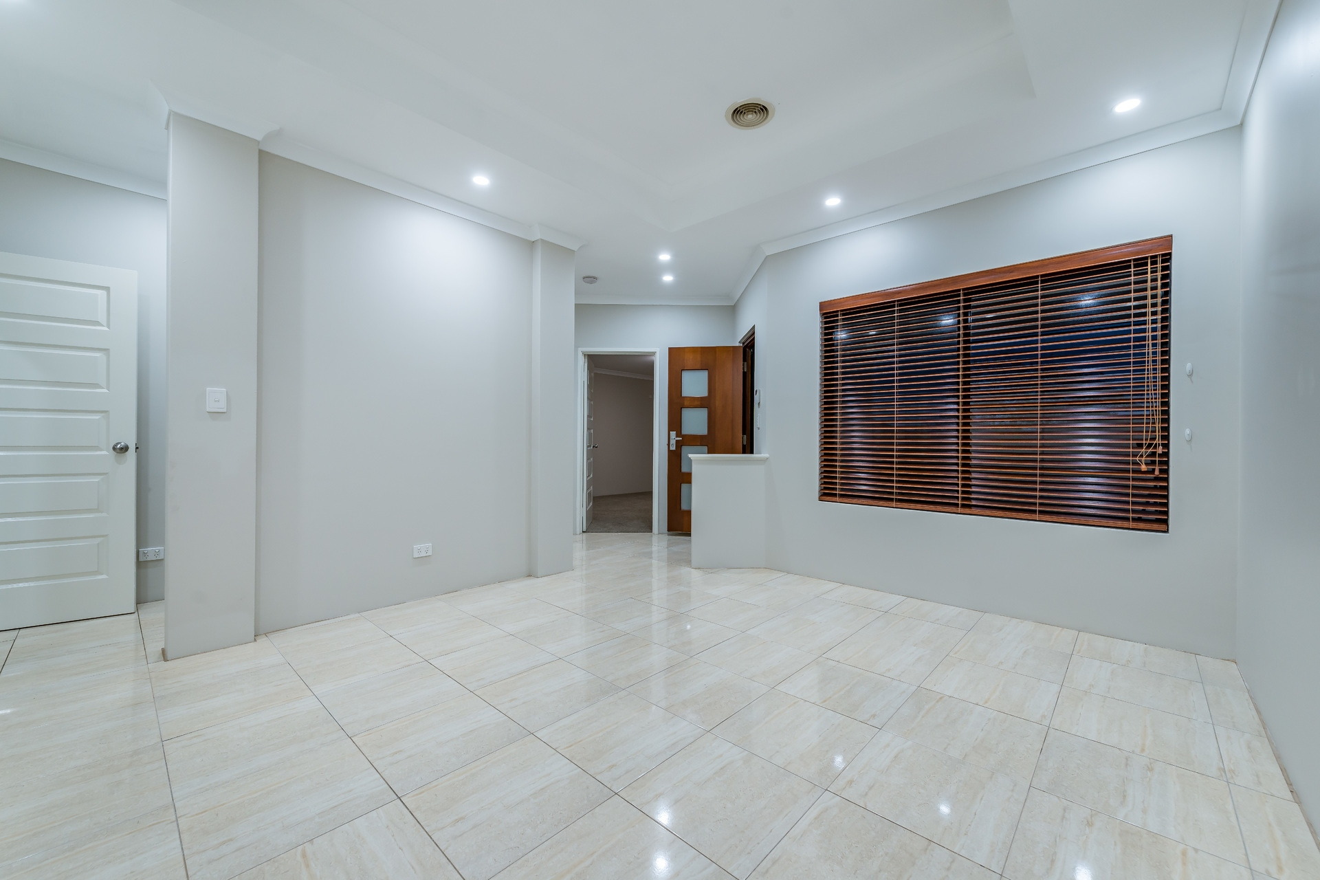 5  Farnell Lane, Aveley - Thumbnail 8