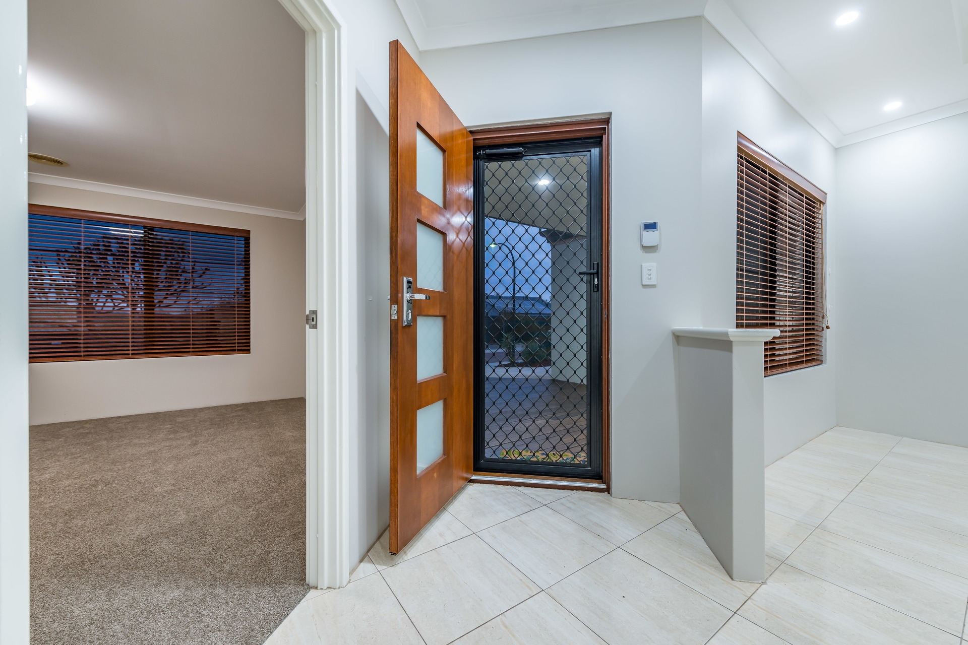 5  Farnell Lane, Aveley - Thumbnail 6