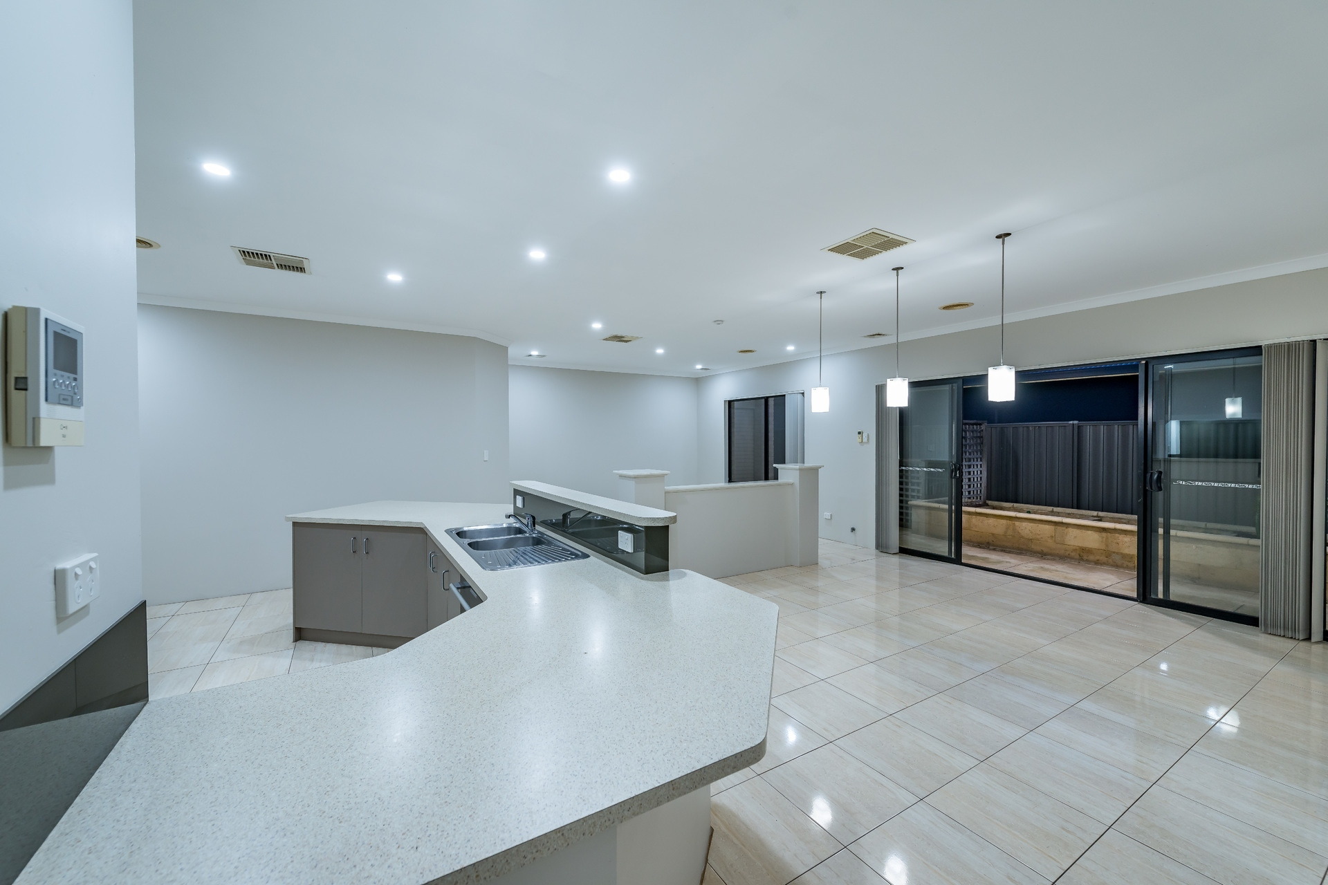 5  Farnell Lane, Aveley - Thumbnail 4