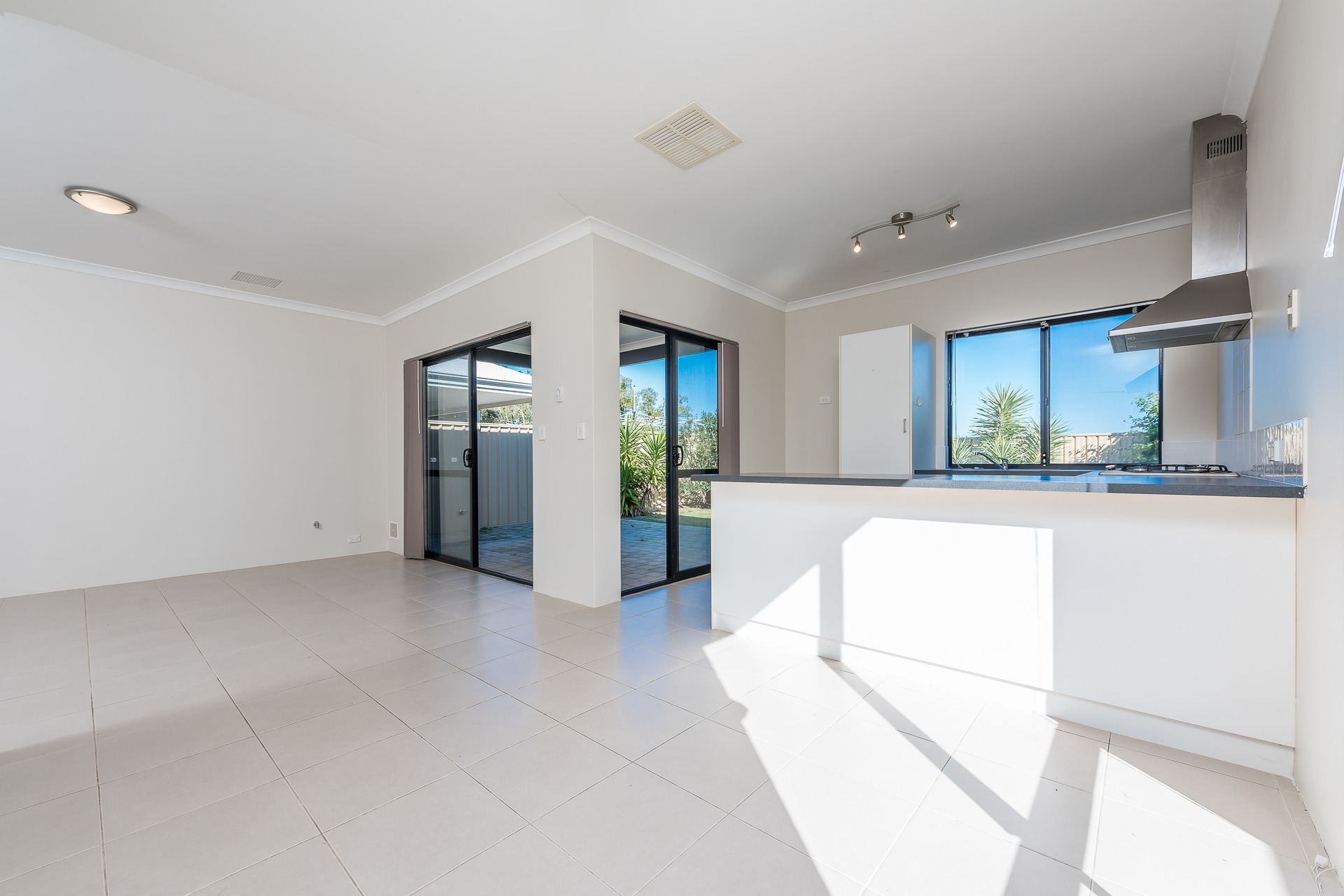 8 Vinci Entrance, Sinagra - Thumbnail 2