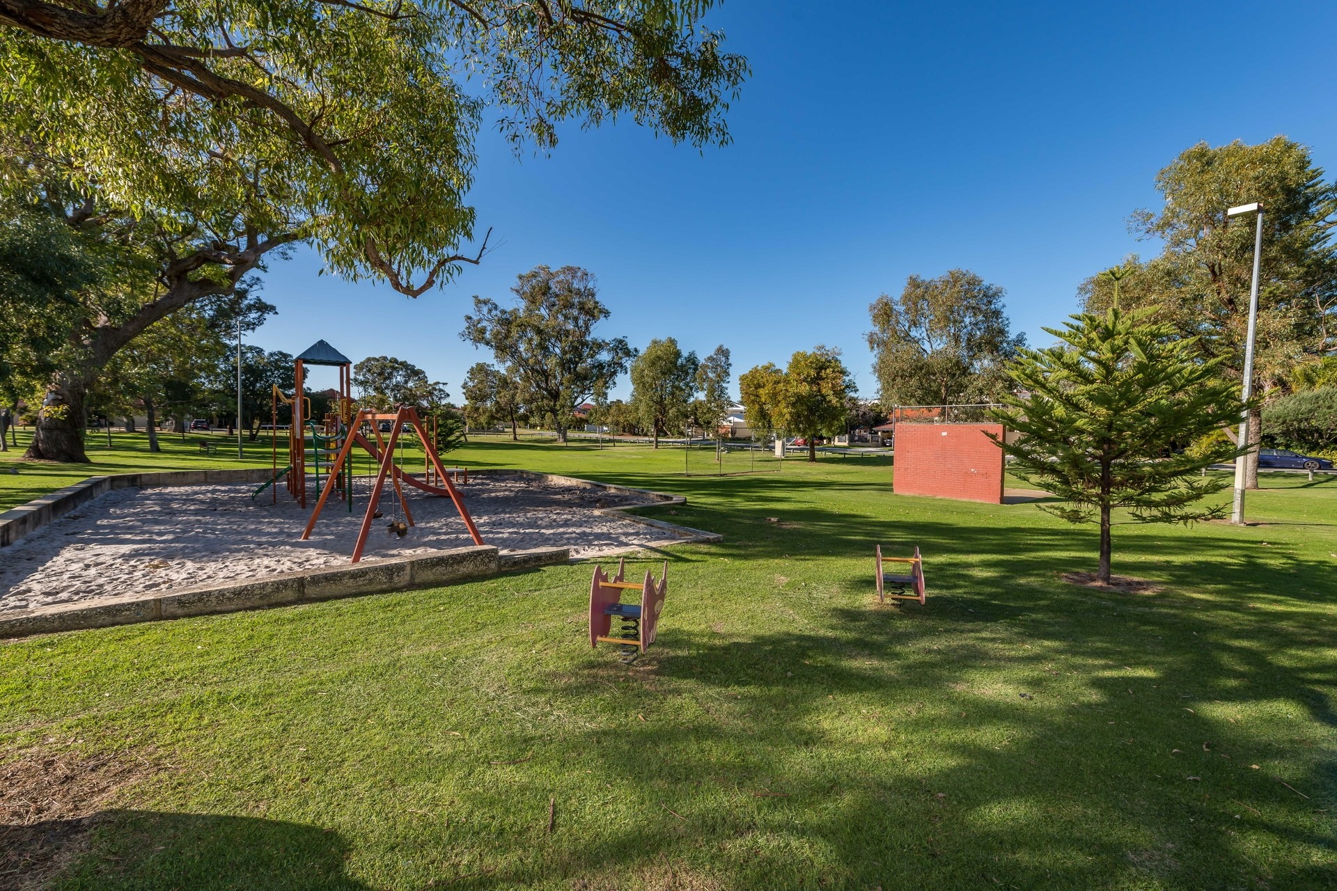 16 Bridgewater Crescent, Karrinyup - Thumbnail 3