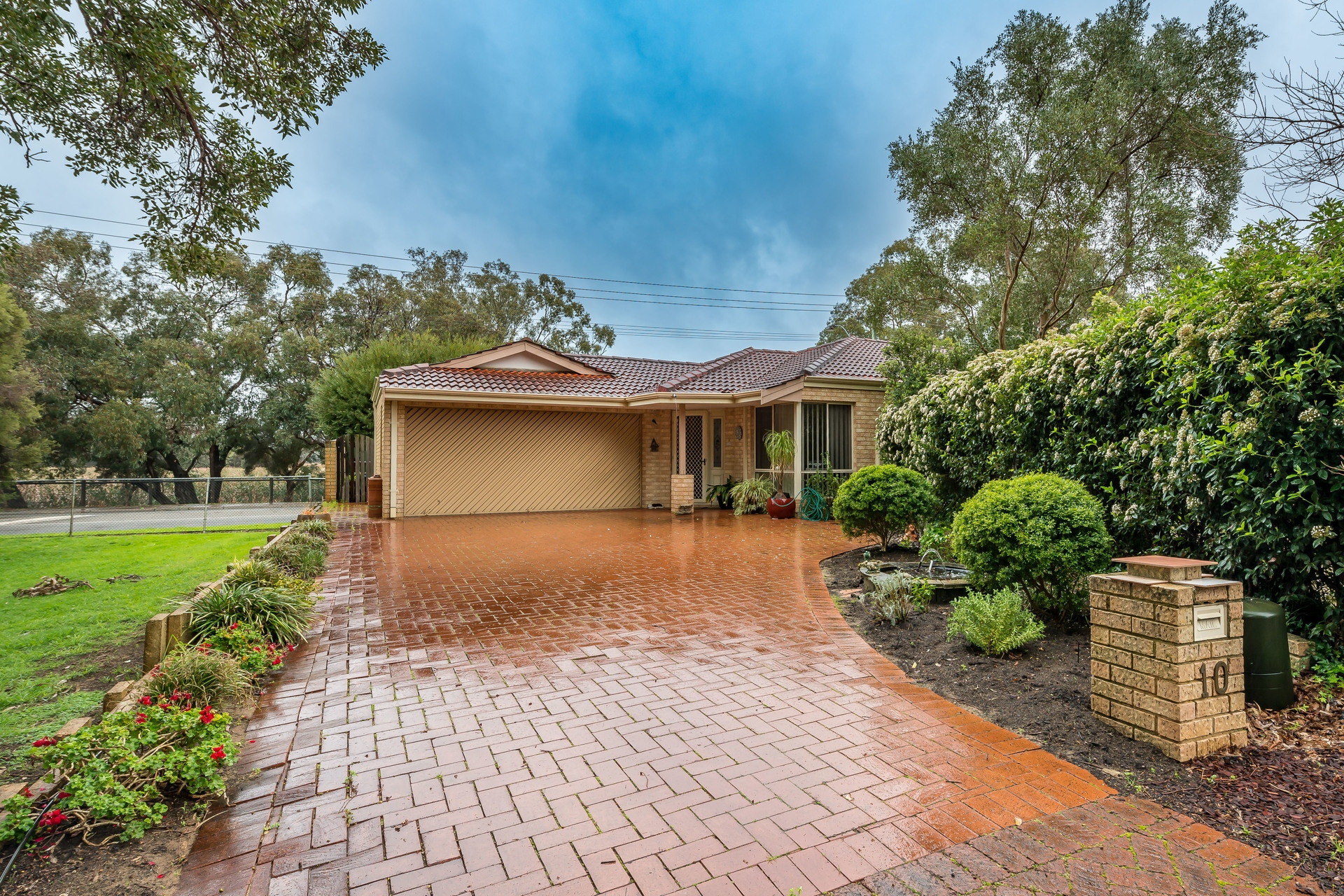 House Sold 10 Lakewaters View, Gwelup