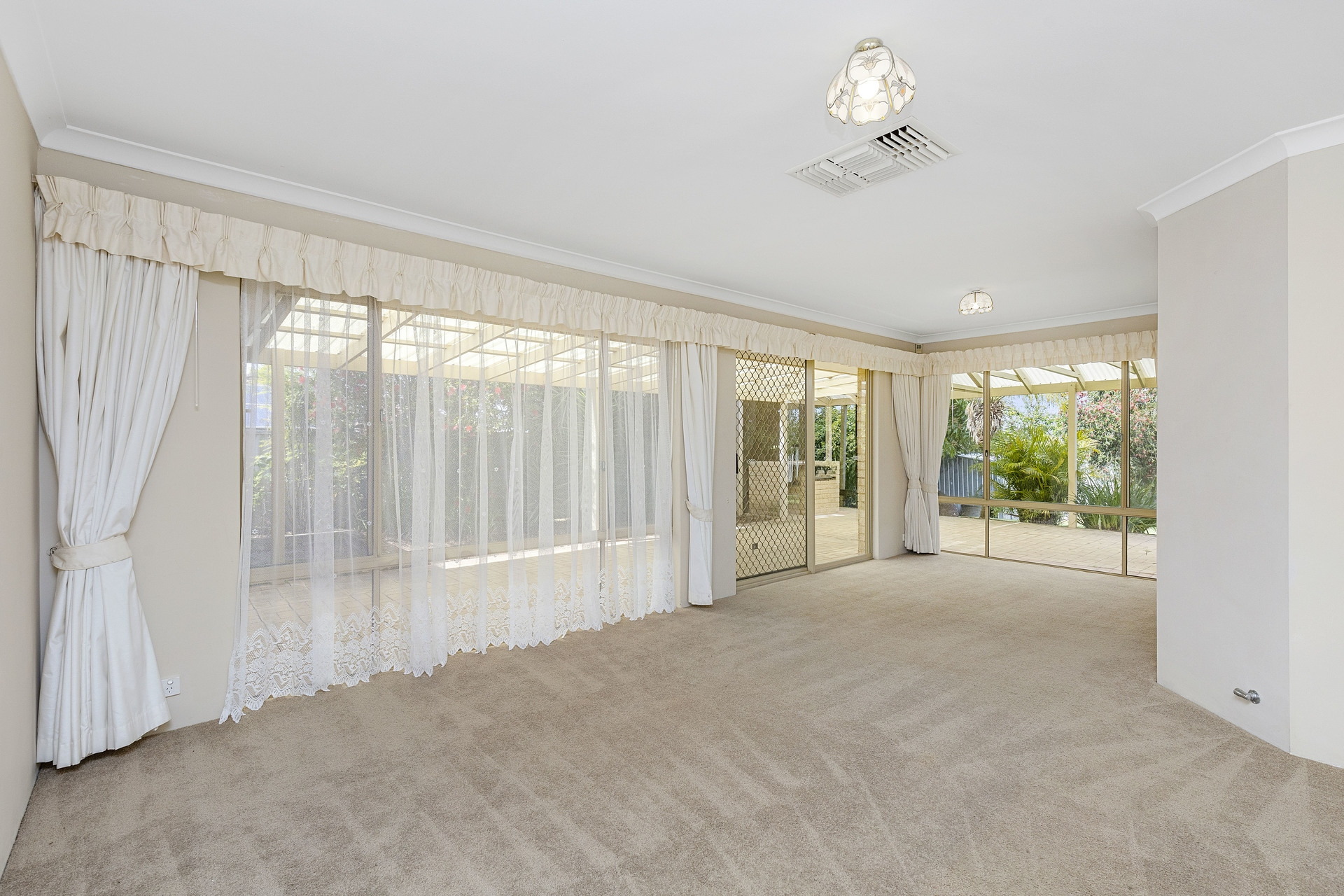 215 Timberlane Drive, Woodvale - Thumbnail 6