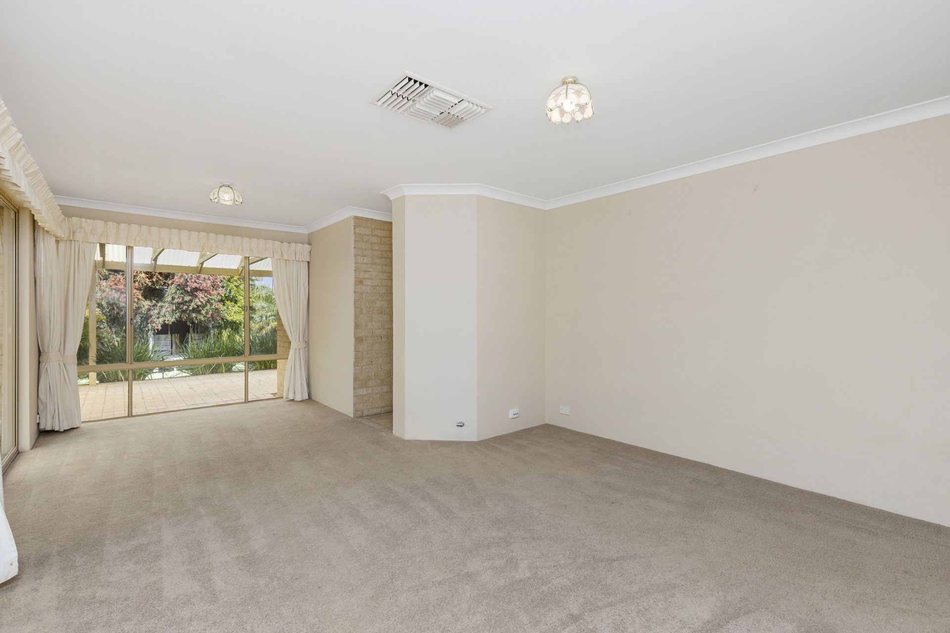 215 Timberlane Drive, Woodvale - Thumbnail 7