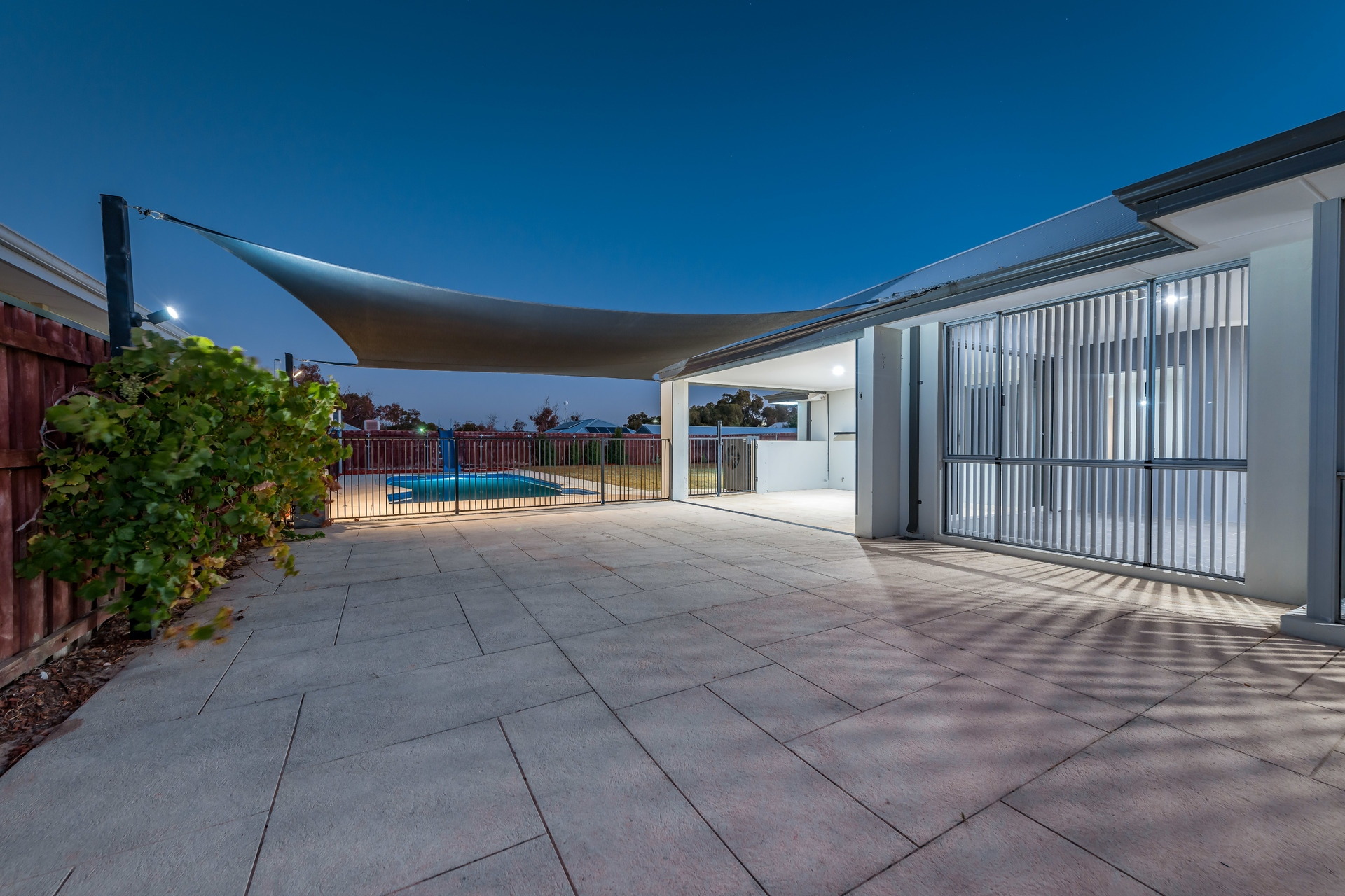 House Sold 8 Bend, The Vines