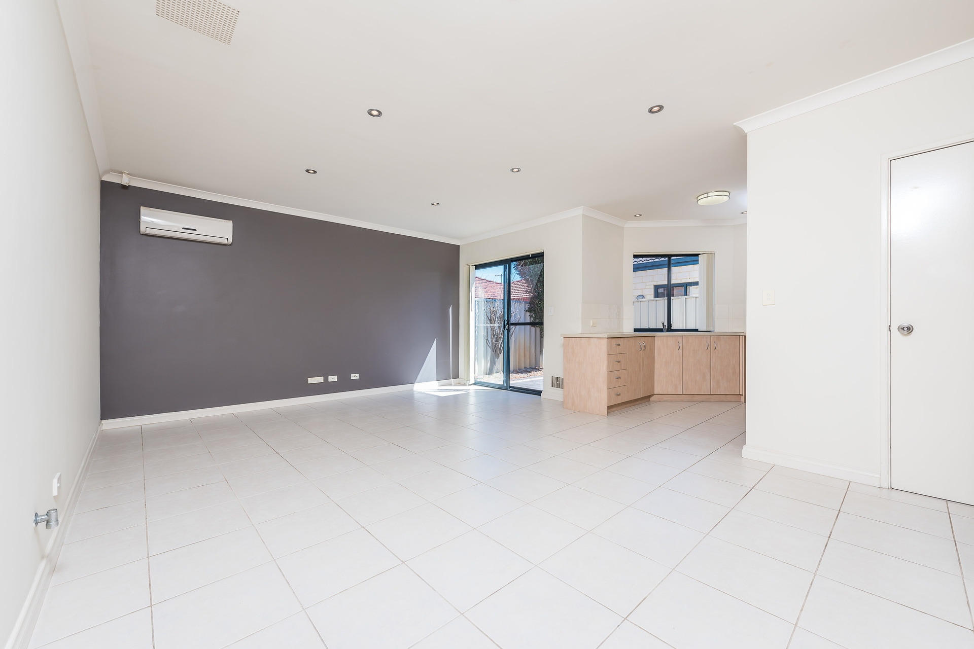 14a Russell Street, Morley - Thumbnail 2