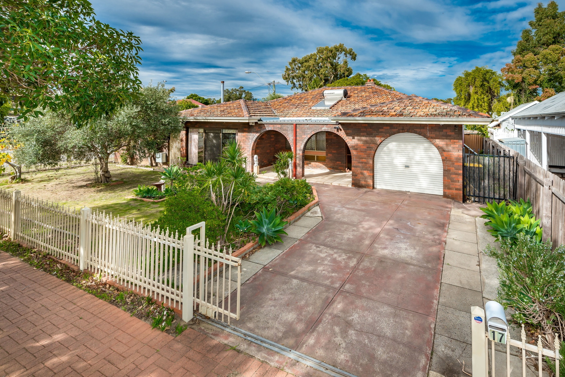 17 Swan Street East, Guildford - Thumbnail 2