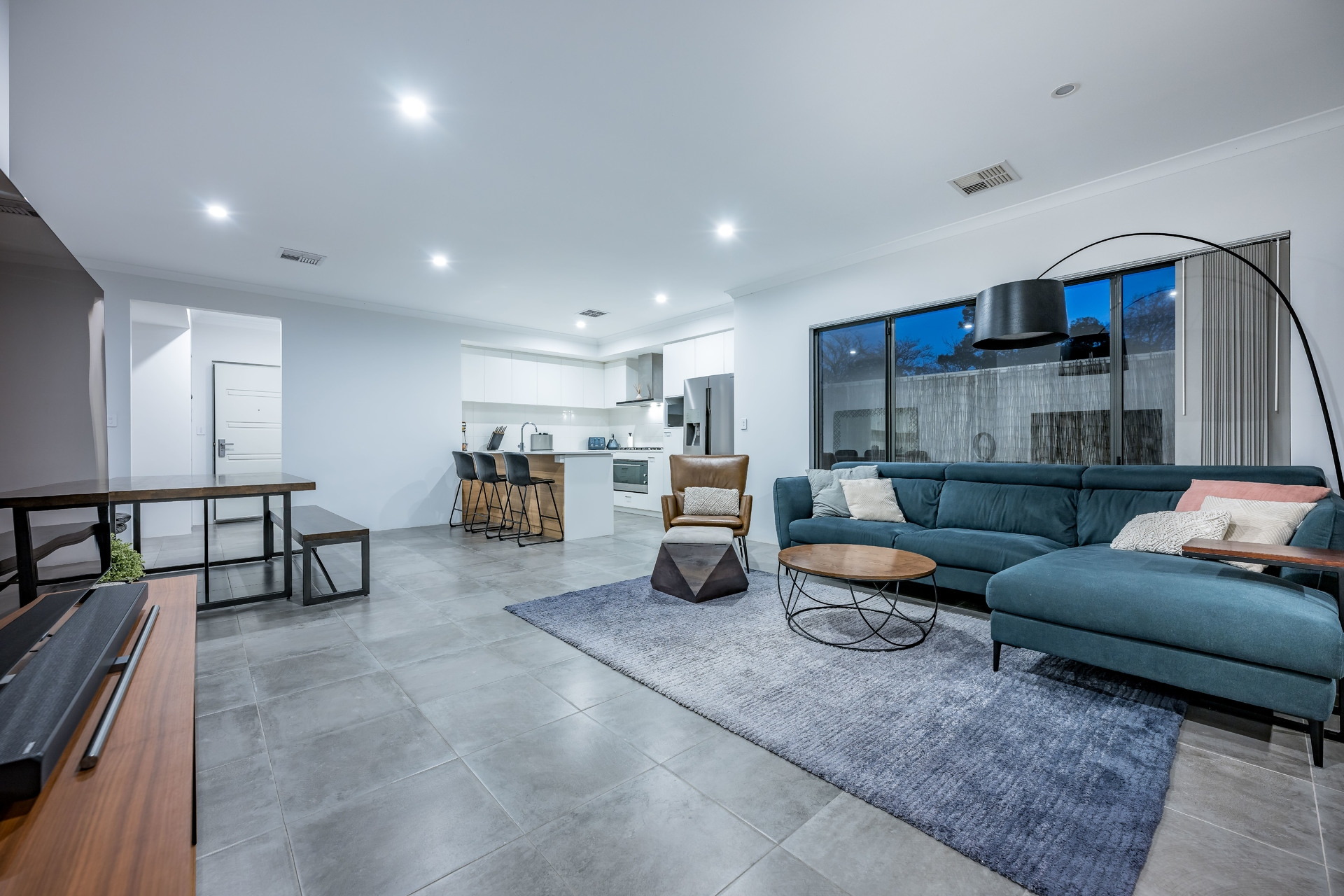 26b Lovegrove Way, Morley - Thumbnail 2
