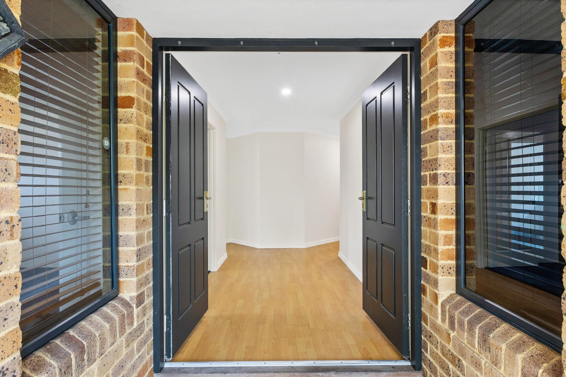 20 Bazille Crescent, Tapping - Thumbnail 3