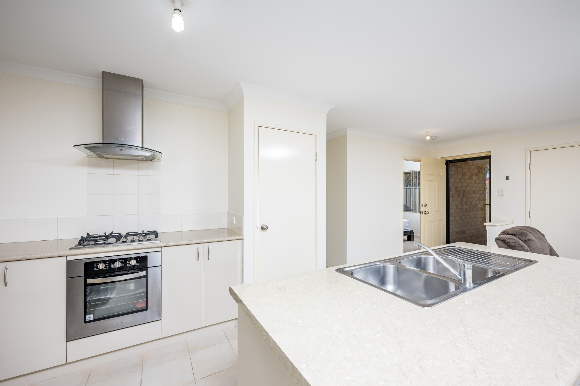 33 Scamills Road, Pearsall - Thumbnail 6