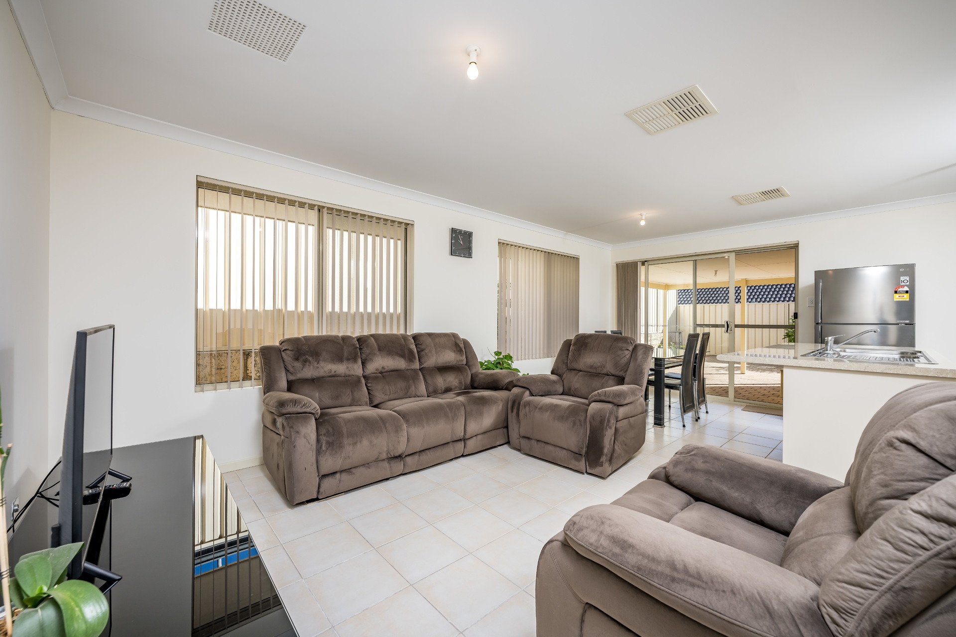 33 Scamills Road, Pearsall - Thumbnail 3