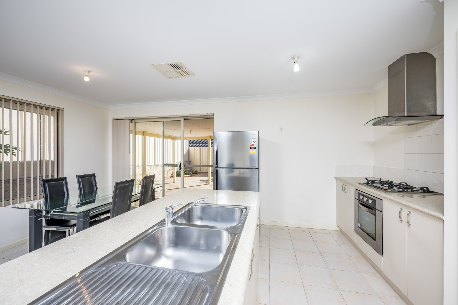 33 Scamills Road, Pearsall - Thumbnail 4