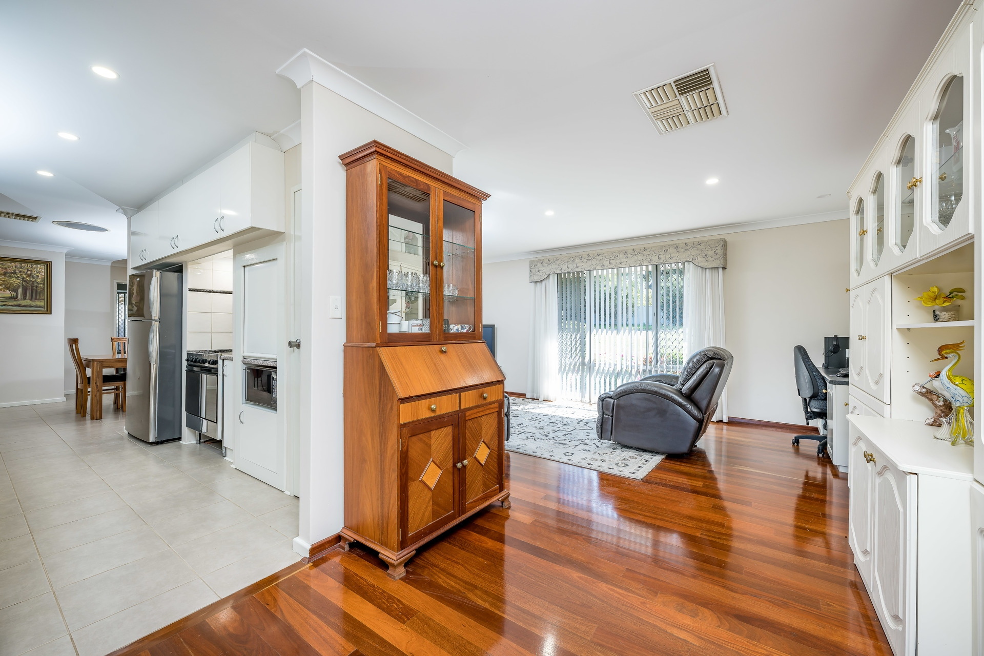 27 Lysander Drive, Heathridge - Thumbnail 8