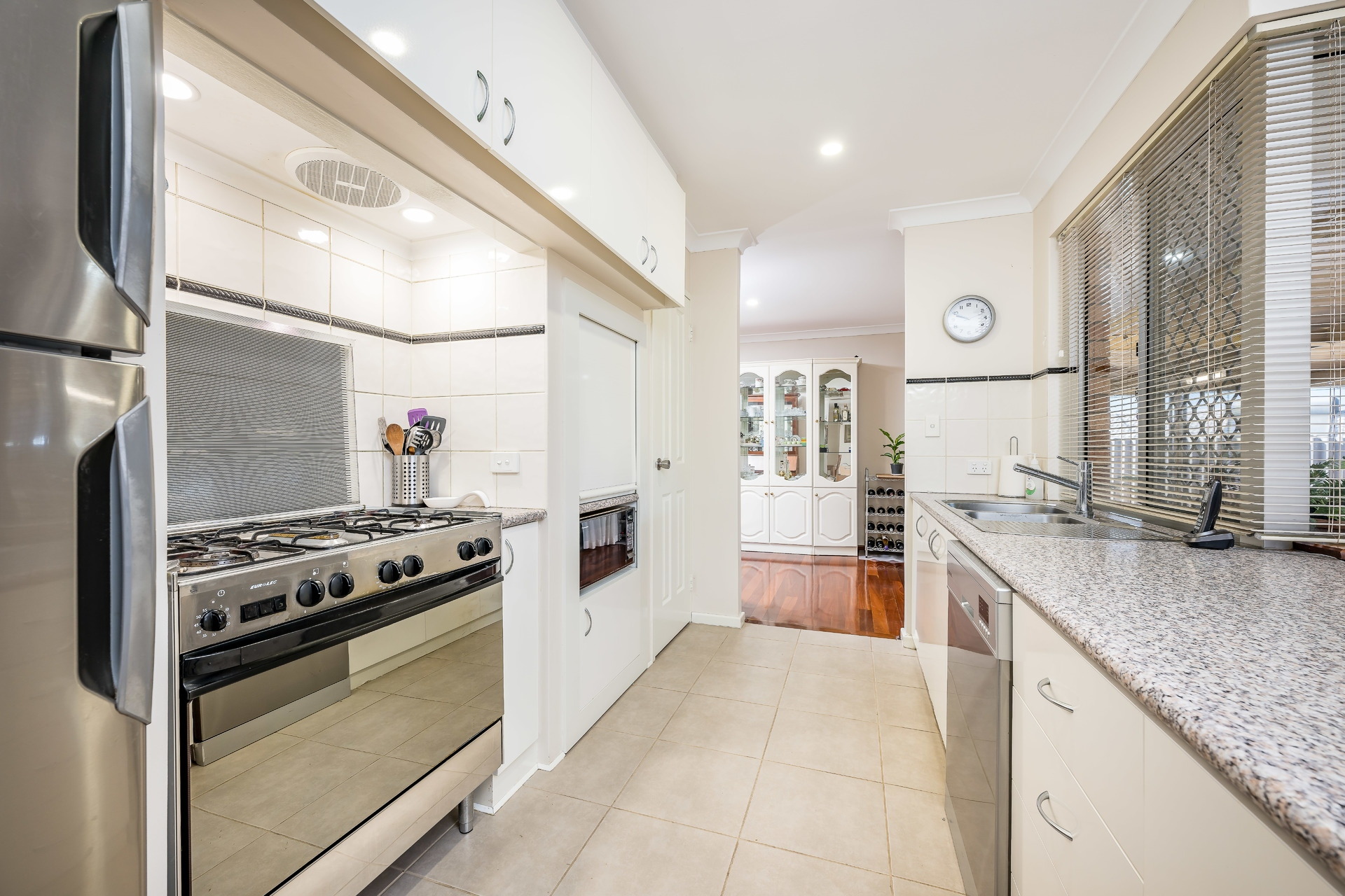 27 Lysander Drive, Heathridge - Thumbnail 2