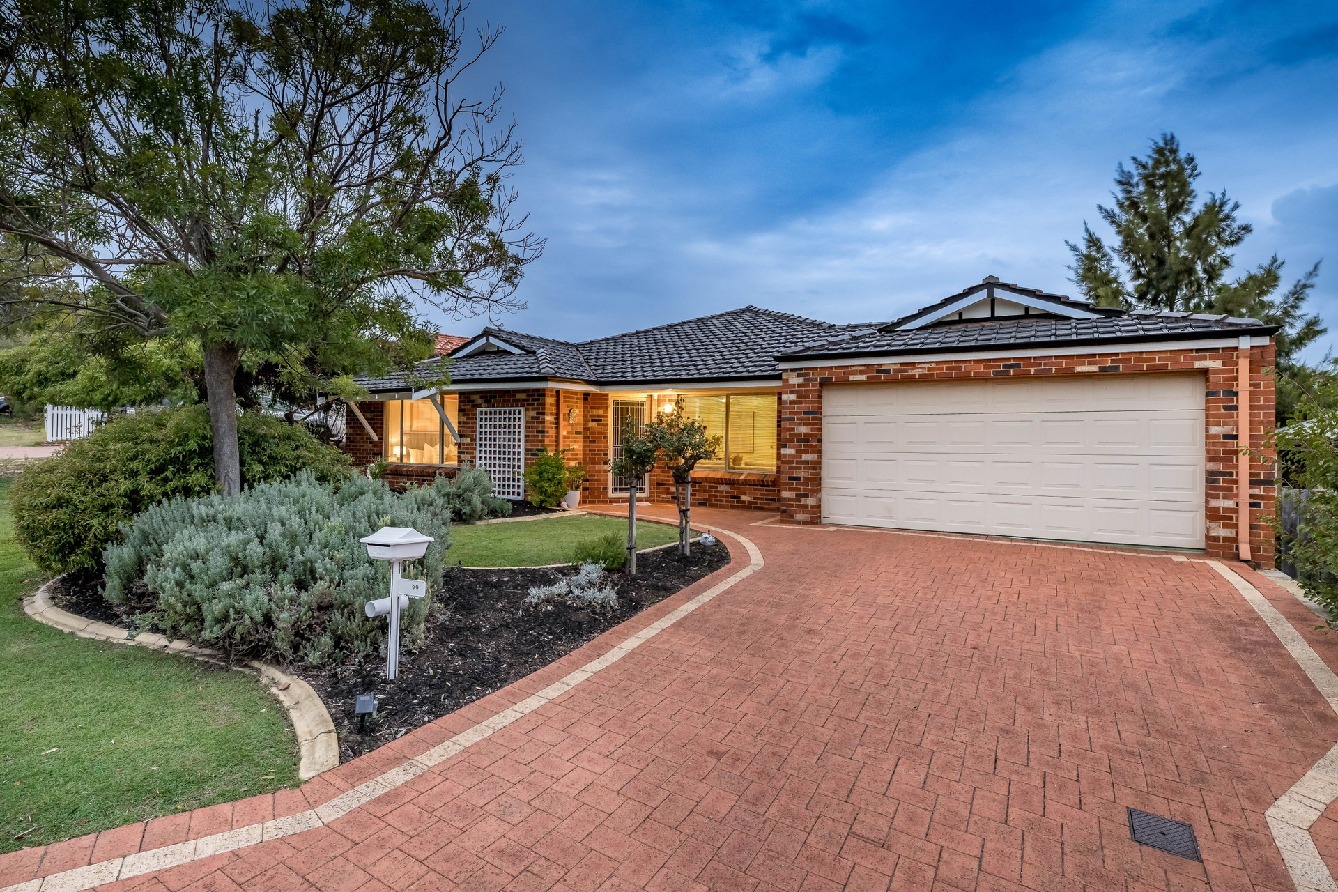 90 Willespie Drive, Pearsall - Thumbnail 2
