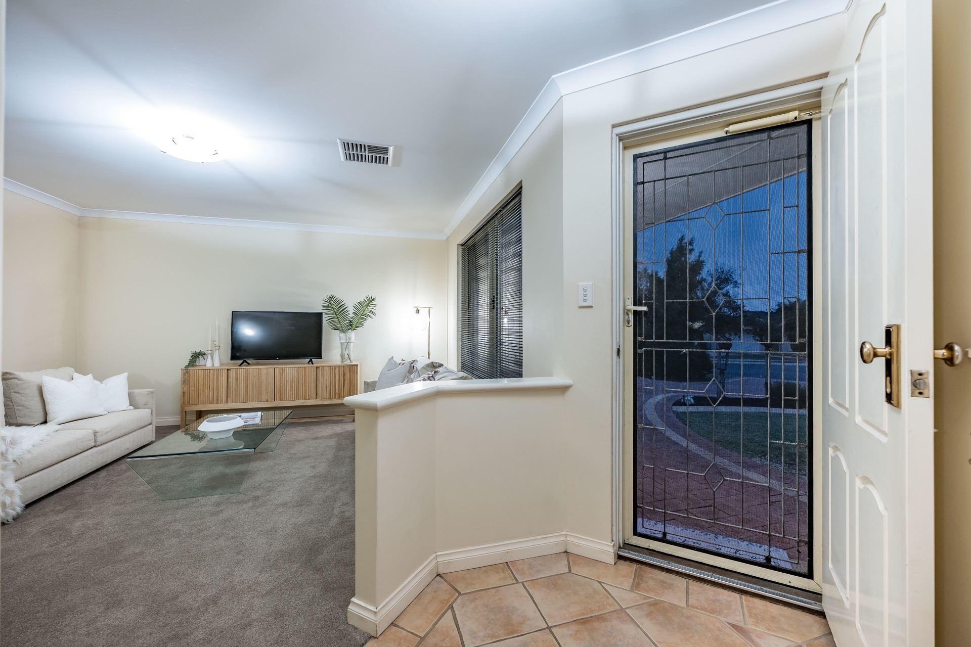 90 Willespie Drive, Pearsall - Thumbnail 6