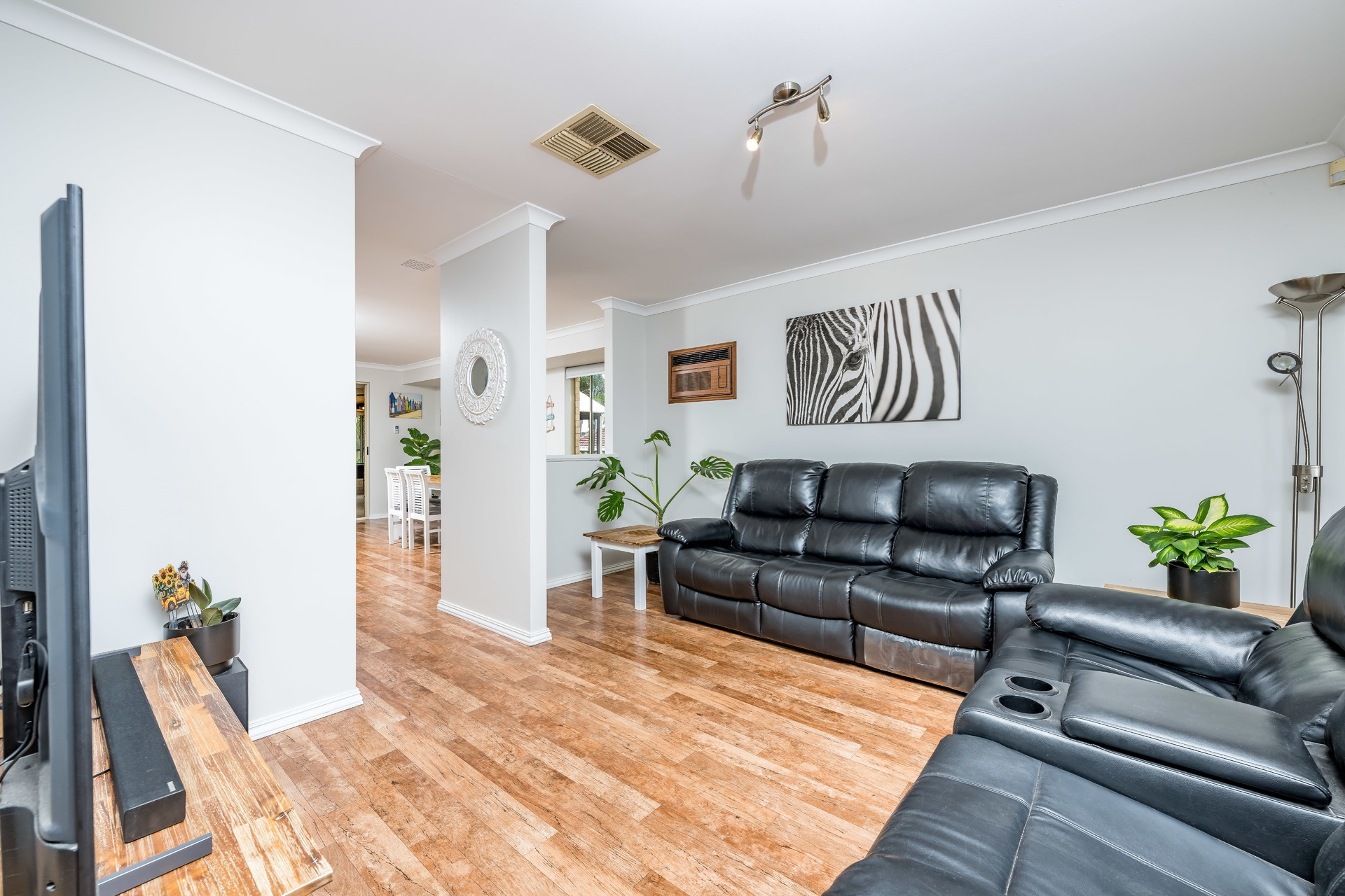 16 Newlin Mews, Clarkson - Thumbnail 4