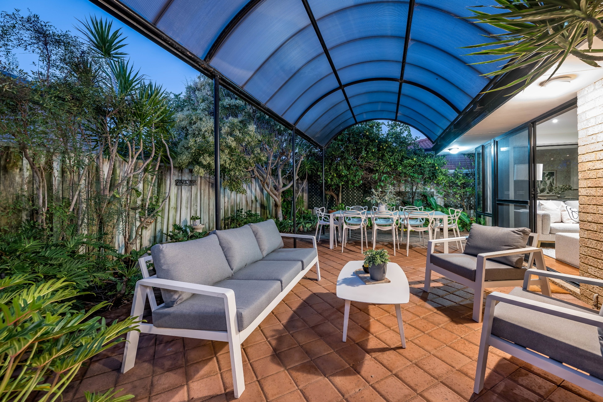 9 Lake Edge Court, Gwelup - Thumbnail 2