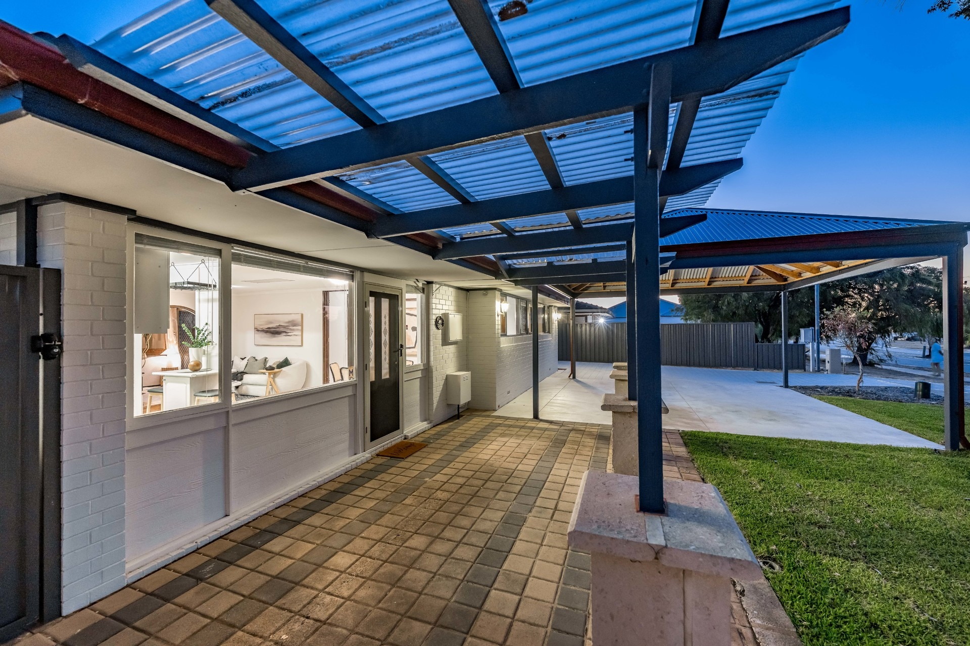 70 Camberwarra Drive, Craigie - Thumbnail 2