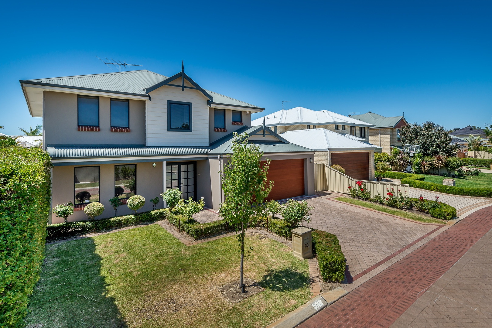 33 Jacana Circle, Gwelup - Thumbnail 2