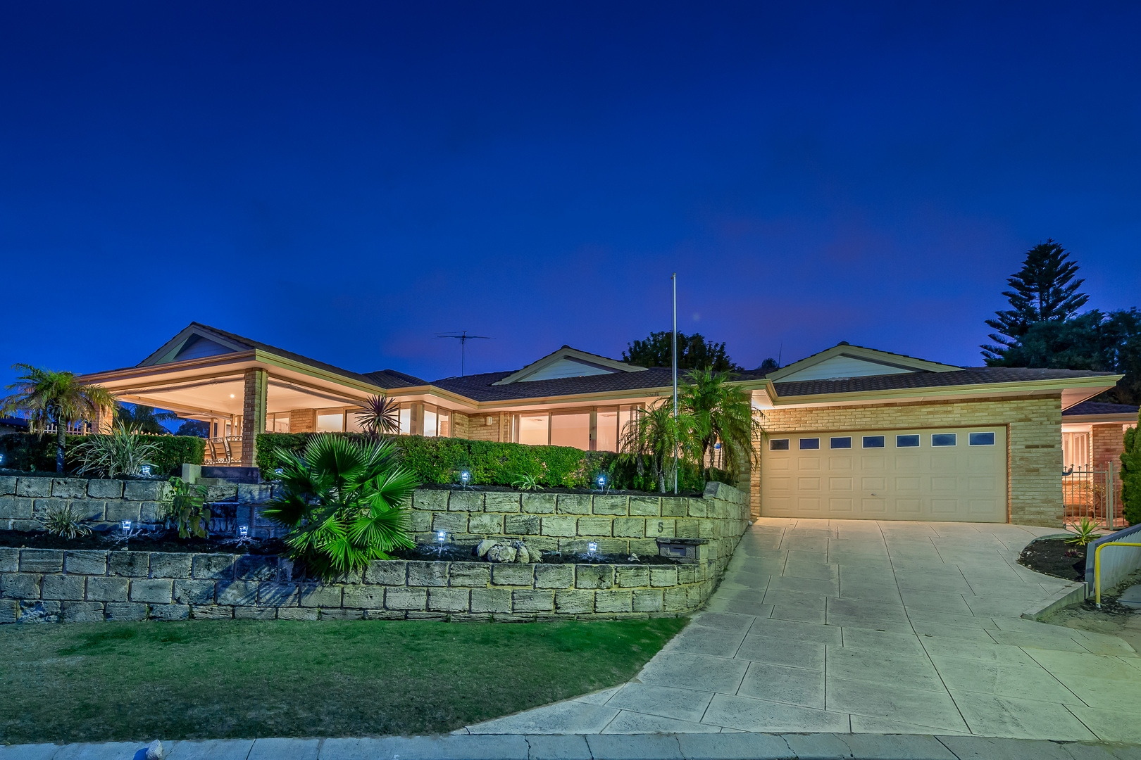 5 Clipper Court, Edgewater - Thumbnail 2