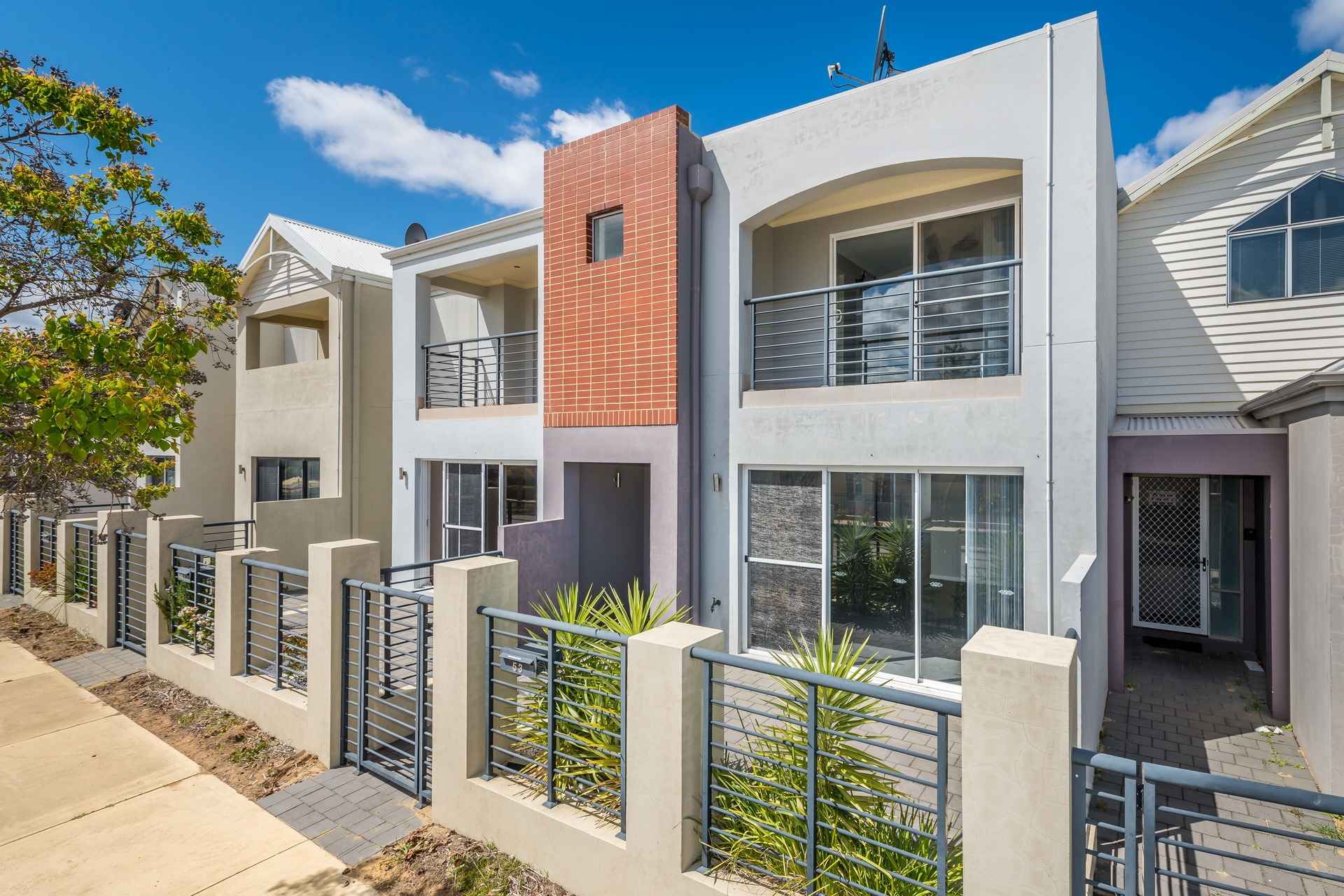 53 Gaudi Way, Clarkson - Thumbnail 2